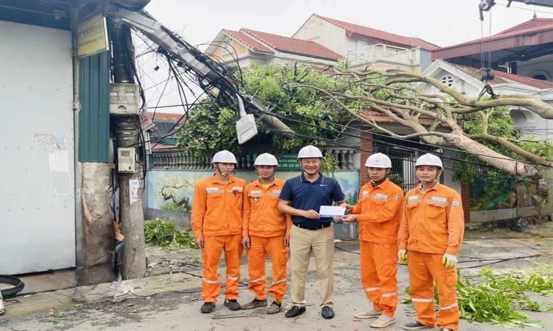 Công ty Điện lực Vĩnh Phúc: Nỗ lực khắc phục sự cố do mưa bão, giông lốc gây ra