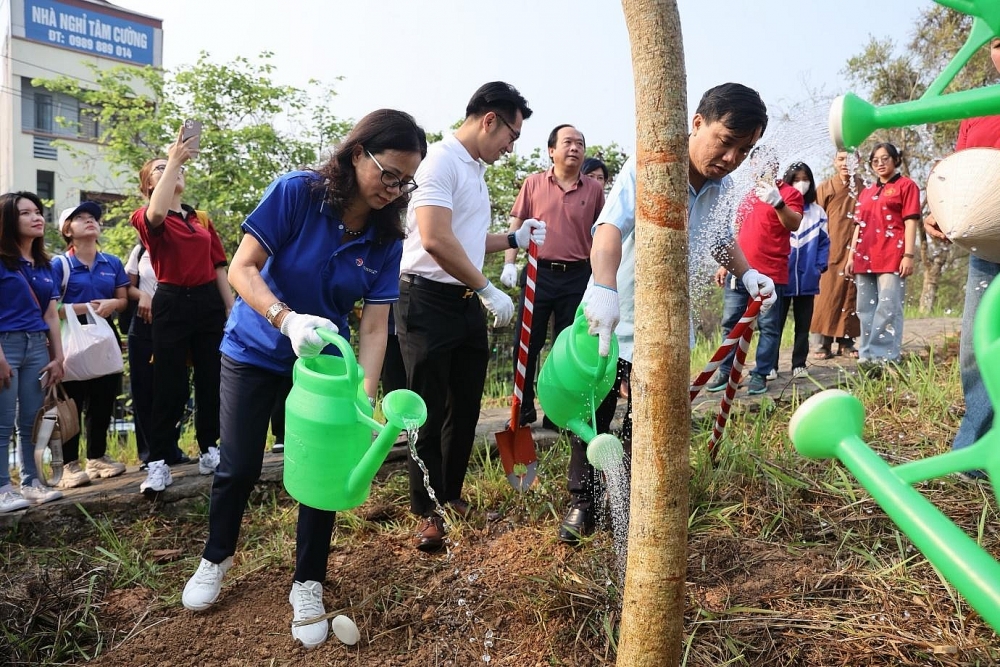 Vietravel trồng 1.000 cây hoa ban tri ân mảnh đất Điện Biên
