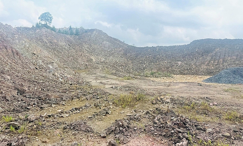 Lệ Thủy (Quảng Bình): Kiểm tra nội dung Báo điện tử Xây dựng phản ánh về mỏ cải tạo đất “quên” phục hồi môi trường vì gặp đá?