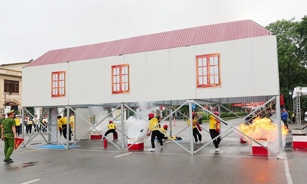 Nam Định tổ chức Hội thi nghiệp vụ chữa cháy và cứu hộ cứu nạn đối với “Tổ liên gia an toàn PCCC”