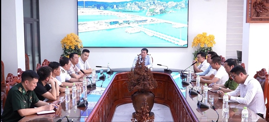 Quảng Ninh: Huyện Vân Đồn bàn giải pháp đưa đón khách du lịch đến đảo Quan Lạn khi mực nước thủy triều xuống thấp
