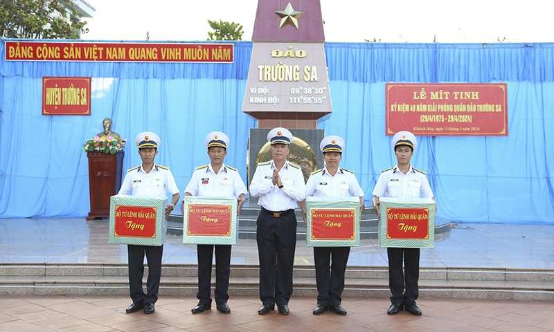 Đoàn đại biểu Thành phố Hồ Chí Minh thăm Trường Sa, Nhà giàn DK1