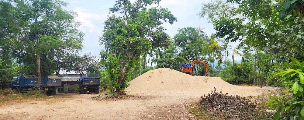 Quảng Ngãi: Cát tặc đang lộng hành ở Ba Tơ?