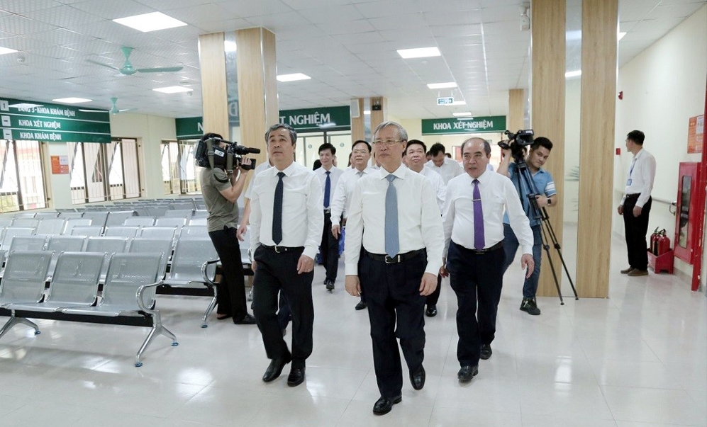 Thái Bình: Gắn biển công trình Bệnh viện Đa khoa huyện Tiền Hải