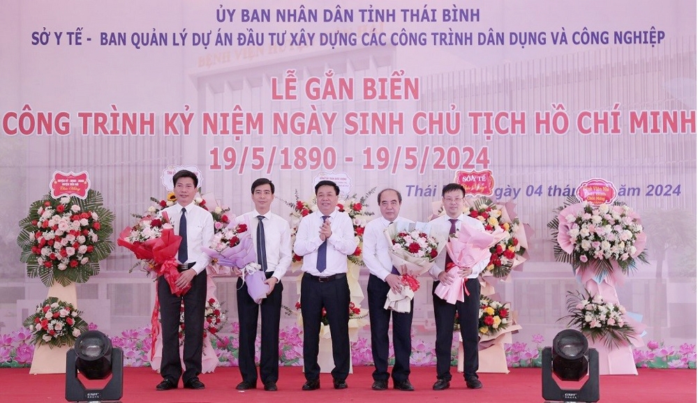 Thái Bình: Gắn biển công trình Bệnh viện Đa khoa huyện Tiền Hải