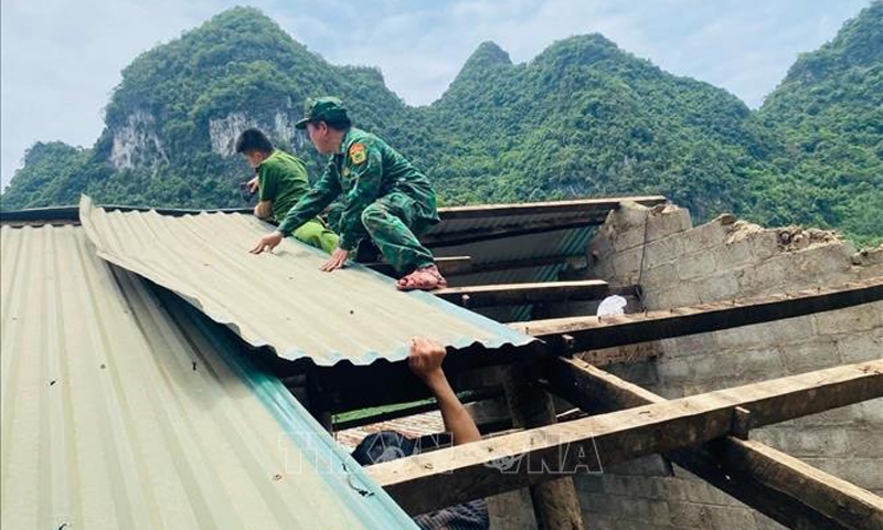 Dông lốc ở Cao Bằng làm gần 600 ngôi nhà bị hư hại