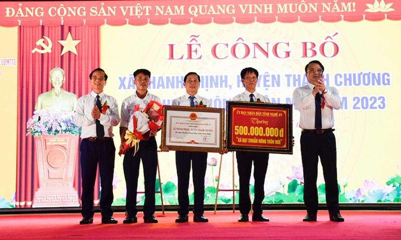 Thanh Chương (Nghệ An): Xã Thanh Thịnh đón Bằng công nhận xã đạt chuẩn Nông thôn mới