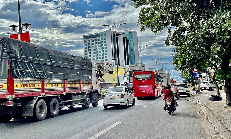 Quảng Trị: Tăng cường công tác kiểm soát tải trọng xe trên địa bàn