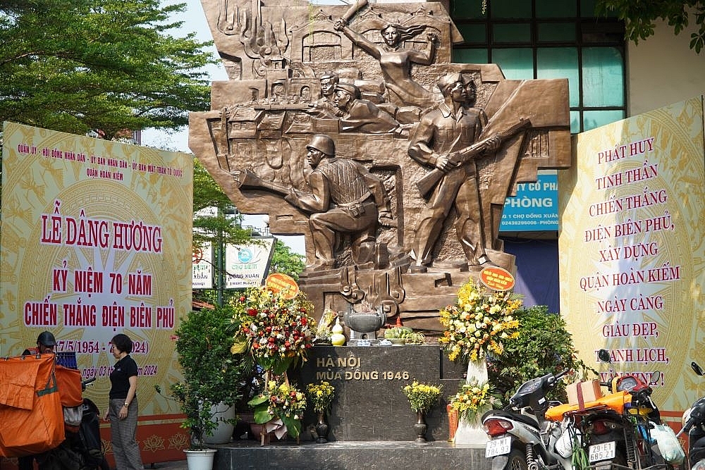 Hà Nội: Trang hoàng rực rỡ đón đại Lễ kỷ niệm 70 năm chiến thắng Điện Biên Phủ