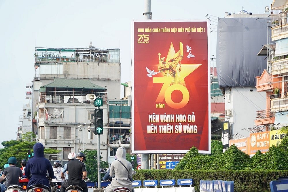 Hà Nội: trang hoàng rực rỡ đón đại Lễ kỷ niệm 70 năm chiến thắng Điện Biên Phủ