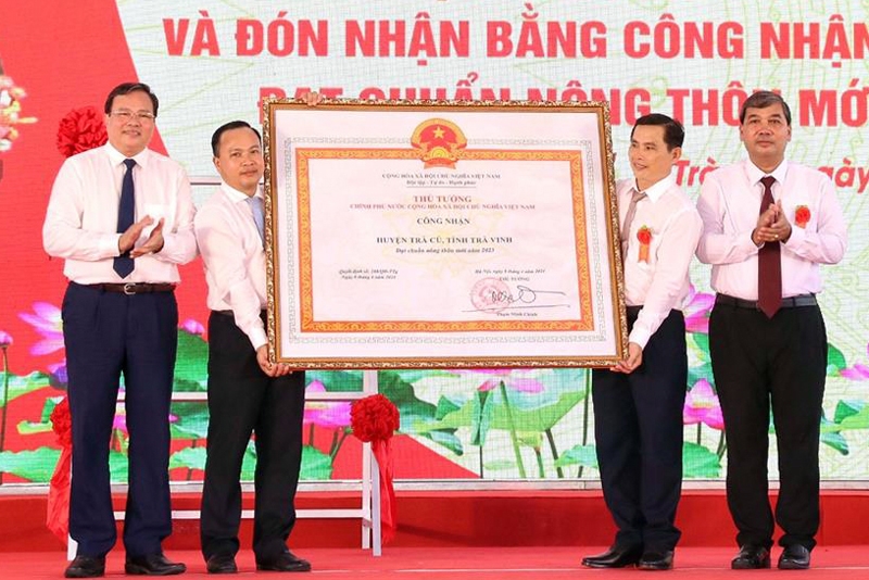 Trà Vinh: Trà Cú đạt chuẩn huyện nông thôn mới