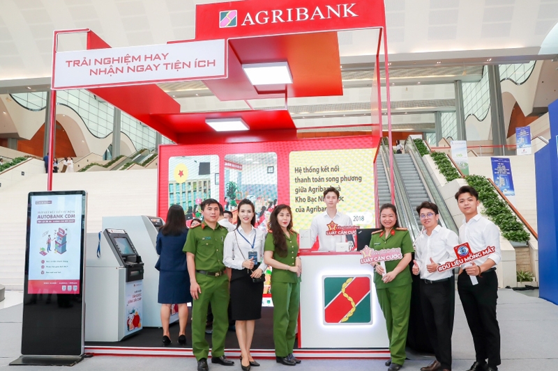 Agribank trình diễn 6 dịch vụ vượt trội tại sự kiện Chuyển đổi số ngành Ngân hàng năm 2024