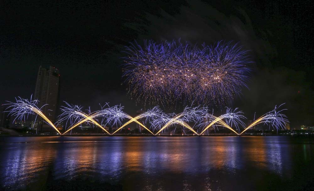 Vì sao vé DIFF luôn được săn lùng khi du khách có thể xem pháo hoa từ bờ sông Hàn?
