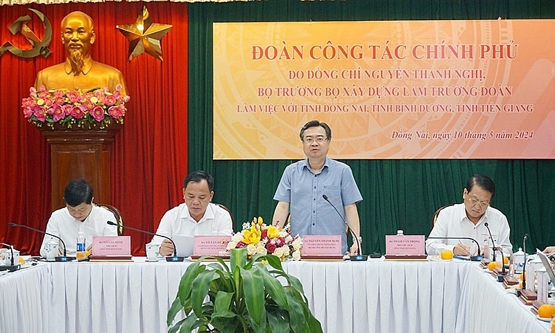 Minister of Construction Nguyen Thanh Nghi worked with authorities from Dong Nai, Binh Duong, and Tien Giang provinces