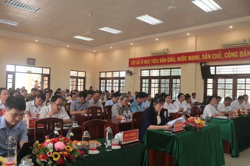 Bình Định: Bộ trưởng Bộ Tài chính tiếp xúc chuyên đề với cán bộ công chức, viên chức, lực lượng vũ trang huyện Hoài Ân