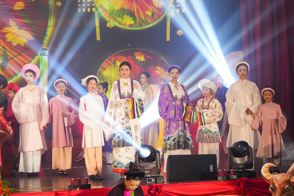 Hải Phòng: Tôn vinh nét đẹp áo dài truyền thống tại Lễ hội áo dài 2024