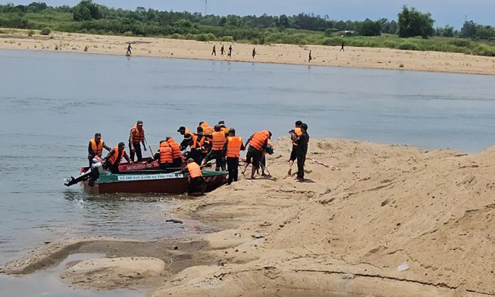 Phú Yên: Tìm thấy thi thể nạn nhân cuối cùng trong vụ lật xuồng trên sông Ba