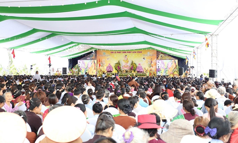 Hưng Yên: Hàng nghìn phật tử tham dự Đại lễ Phật đản tại chùa Phúc Lâm