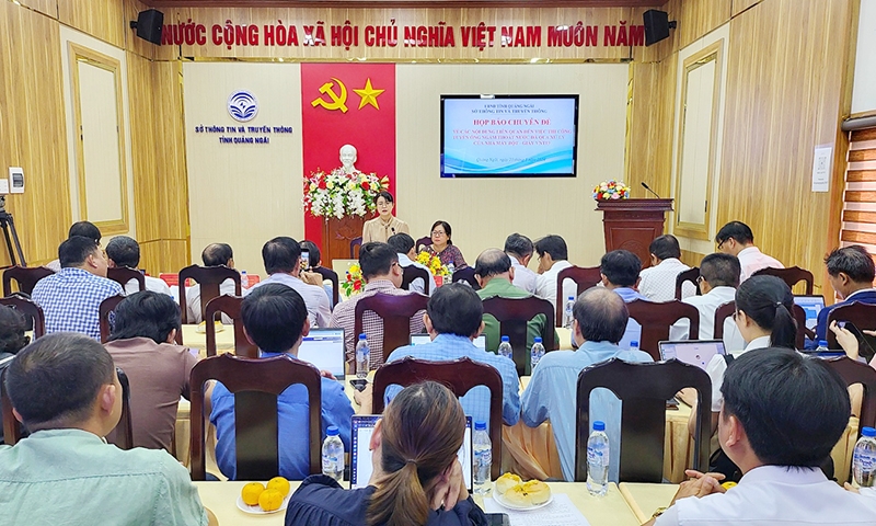 Họp báo, công khai thông tin liên quan đến việc thi công đường ống xả thải của Nhà máy bột giấy lớn nhất Việt Nam