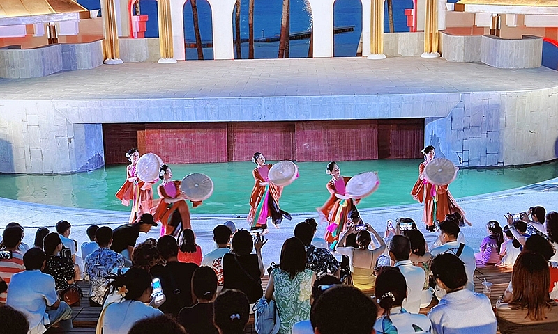 Phú Quốc: Khai trương Nhà hát rối nước bên biển đầu tiên tại Việt Nam