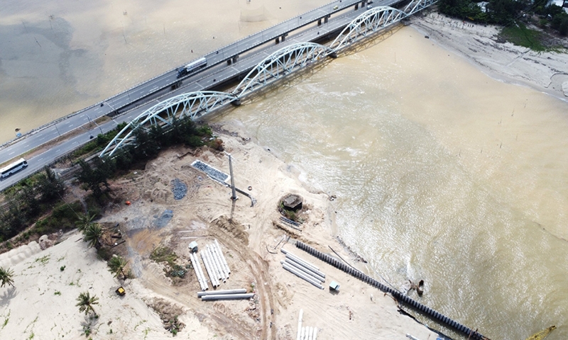Đà Nẵng: Dừng thi công dự án do xây dựng vào phạm vi bảo vệ cầu đường sắt Nam Ô