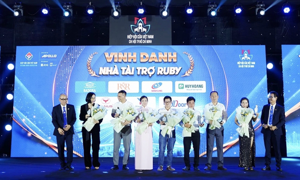 Nhôm Nam Sung trở thành nhà tài trợ Ruby trong chương trình ra mắt Chi hội Cửa Thành phố Hồ Chí Minh