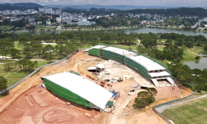 Lâm Đồng: Buộc tháo dỡ công trình trái phép trên sân golf Đồi Cù – Đà Lạt