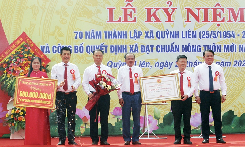 Hoàng Mai (Nghệ An): Xã Quỳnh Liên đón Bằng công nhận xã đạt chuẩn nông thôn mới nâng cao