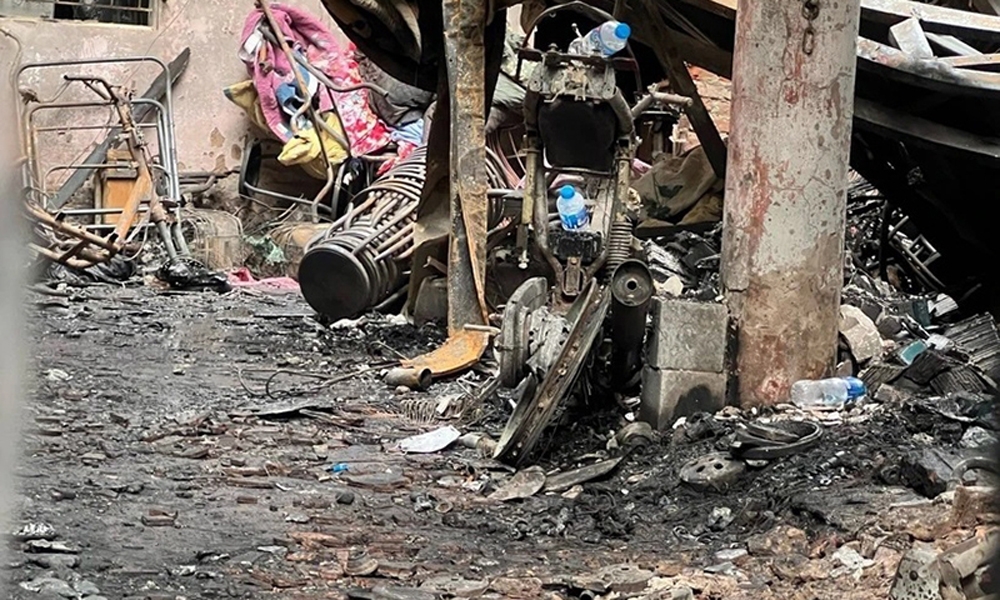 Nam Định: Tặng bằng khen cho 2 cá nhân dũng cảm cứu nạn nhân mắc kẹt trong đám cháy ở phố Trung Kính
