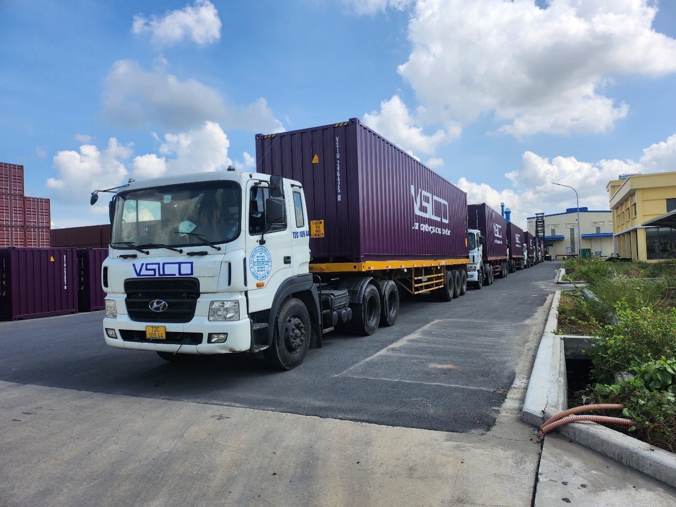 Hòa Phát bàn giao lô vỏ container cho VSICO