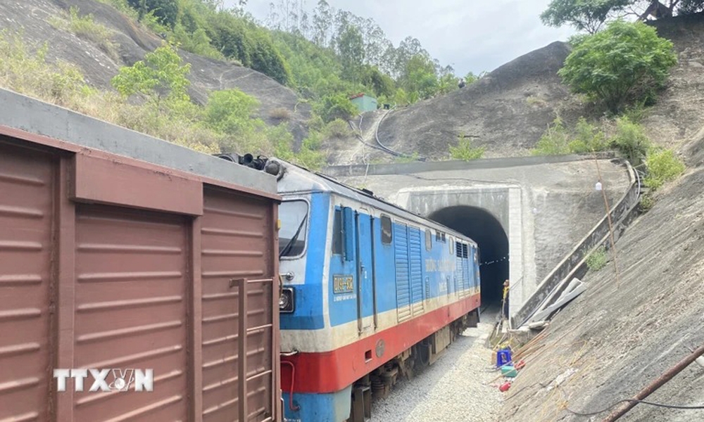 Phú Yên: Thông hầm đường sắt Chí Thạnh sau 10 ngày xảy ra sạt lở