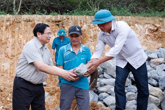 Thủ tướng Phạm Minh Chính: 'Ai có gì góp nấy' để xóa nhà tạm, nhà dột nát cho người nghèo