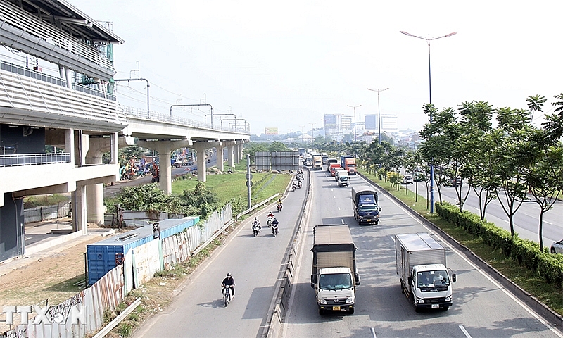 Phát triển đồng bộ kết cấu hạ tầng, giải quyết áp lực về giao thông đô thị