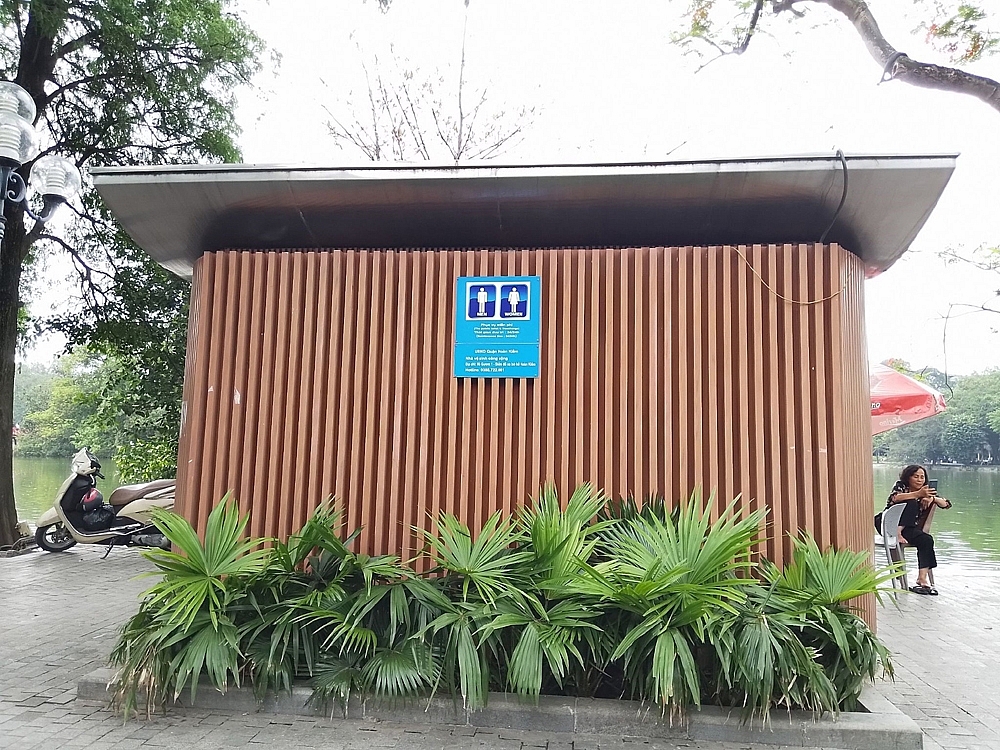 Nhà vệ sinh công cộng tại Hà Nội: Có cải thiện, nhưng không đáng kể