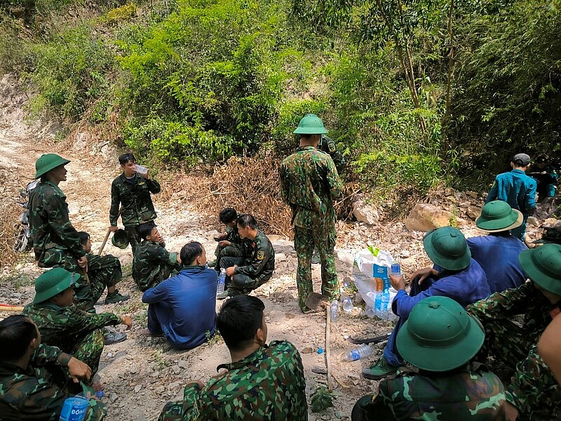 Bình Định: Hơn 300 cán bộ chiến sỹ căng mình chiến đấu với “bà hỏa” tại núi Chóp Vung