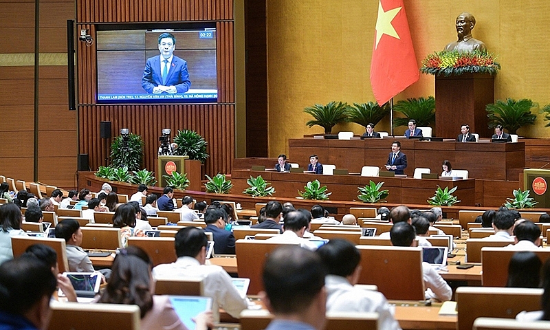 Bộ trưởng Bộ Công Thương Nguyễn Hồng Diên trả lời chất vấn của đại biểu Quốc hội