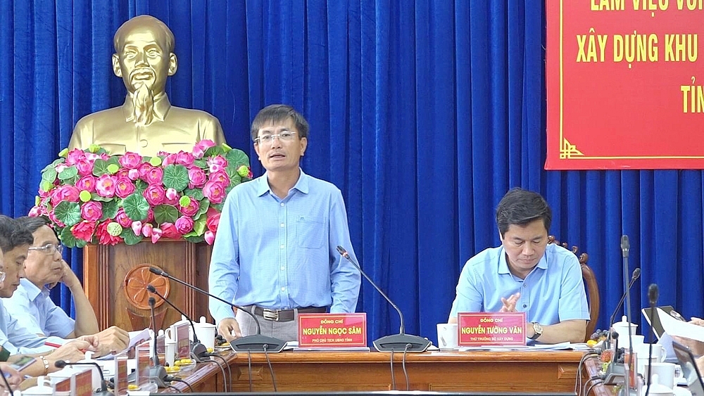 Thứ trưởng Nguyễn Tường Văn khảo sát thực tế khu vực lập Quy hoạch xây dựng Khu du lịch Măng Đen