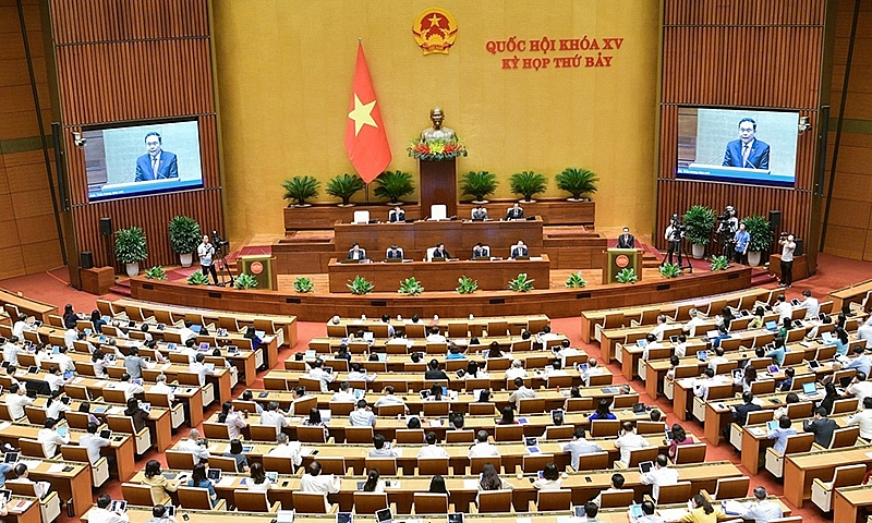 Quốc hội thảo luận ở hội trường về phê chuẩn quyết toán ngân sách Nhà nước năm 2022