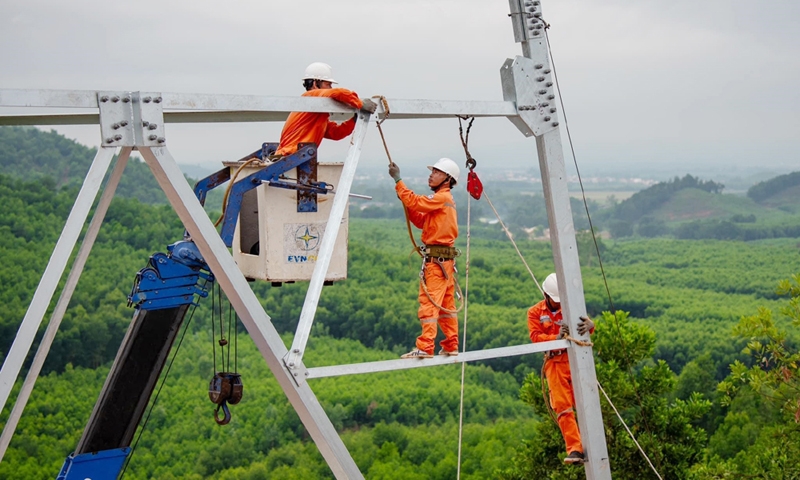 EVN tiếp tục đẩy nhanh tiến độ thi công các dự án nguồn và lưới điện trọng điểm