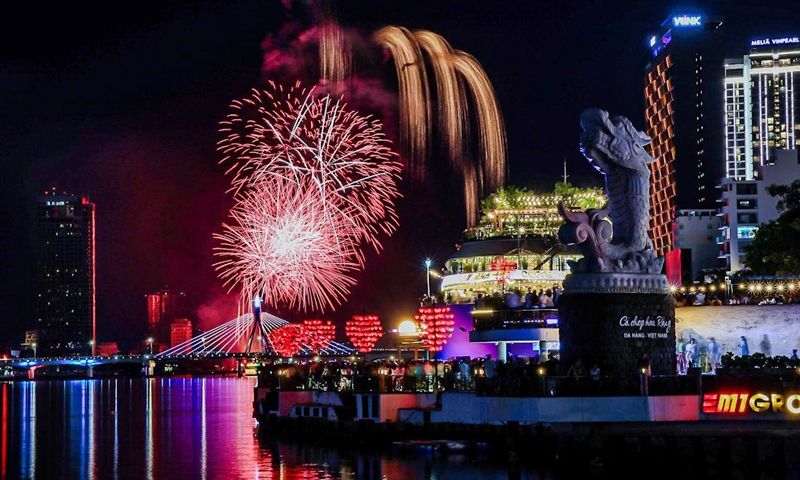 Chùm ảnh màn đối đầu đỉnh cao đêm khai mạc Lễ hội pháo hoa quốc tế Đà Nẵng - DIFF 2024