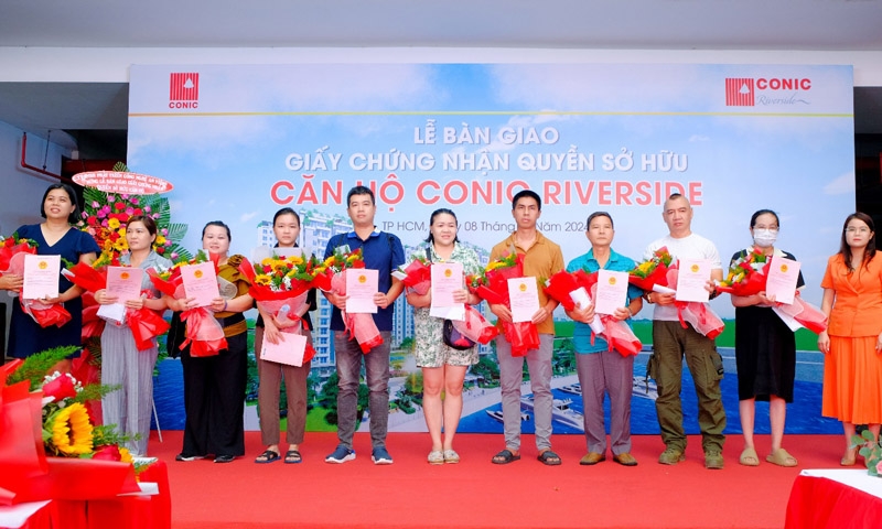 Conic trao giấy chứng nhận quyền sở hữu căn hộ Conic Riverside