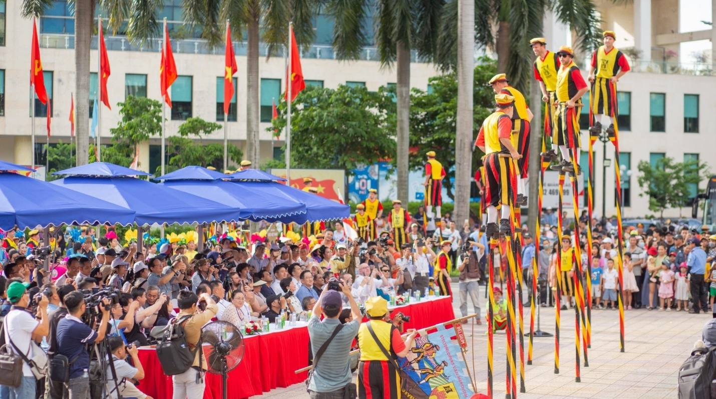 Thừa Thiên – Huế: Sôi động Lễ hội đường phố “Sắc màu văn hoá”