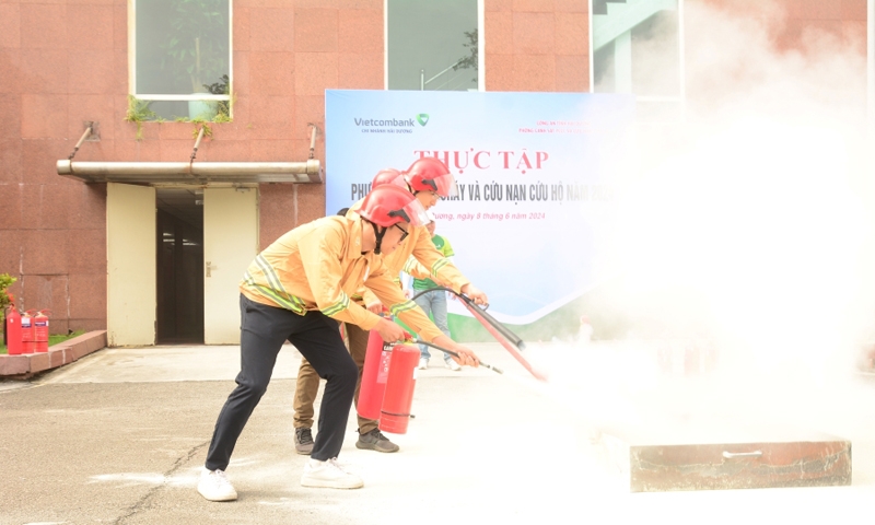 Vietcombank Hải Dương diễn tập phòng cháy chữa cháy và cứu nạn cứu hộ năm 2024