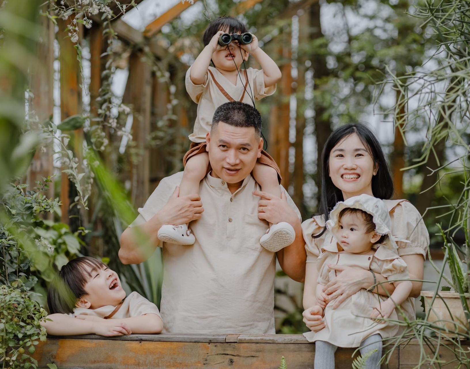 Chàng rể Hà Nội tự tay xây nhà cho bố mẹ vợ, hỗ trợ các em vực dậy kinh tế