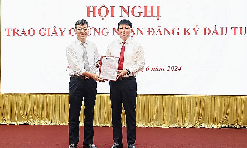 Nam Định: Trao Giấy chứng nhận đăng ký đầu tư cho dự án trên 100 triệu USD