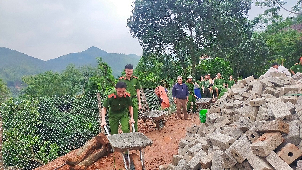Bắc Giang: Công an huyện Lục Ngạn chung tay, chung sức xoá nhà tạm, nhà dột nát