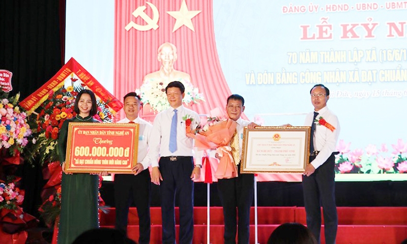 Thành phố Vinh (Nghệ An): Xã Nghi Đức đón Bằng công nhận xã đạt chuẩn Nông thôn mới nâng cao