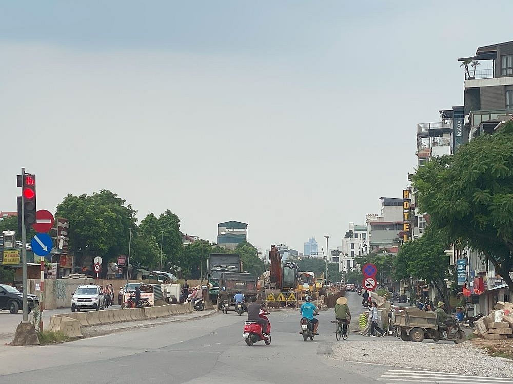 Hà Nội: Đường đê Âu Cơ mở rộng sắp về đích, hứa hẹn giải quyết ùn tắc nhiều năm qua