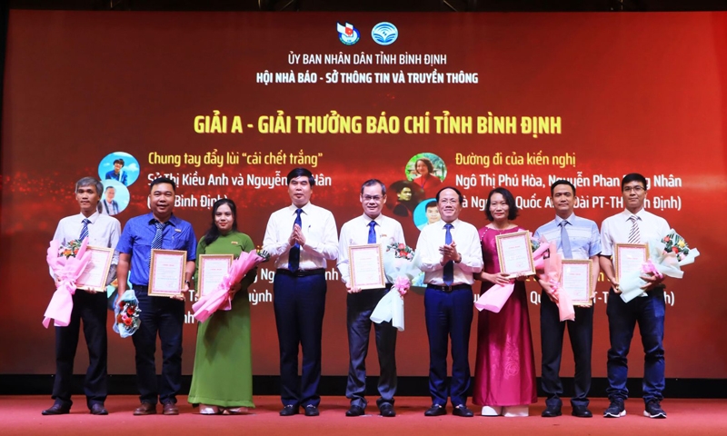 Trao giải thưởng Báo chí tỉnh Bình Định năm 2024