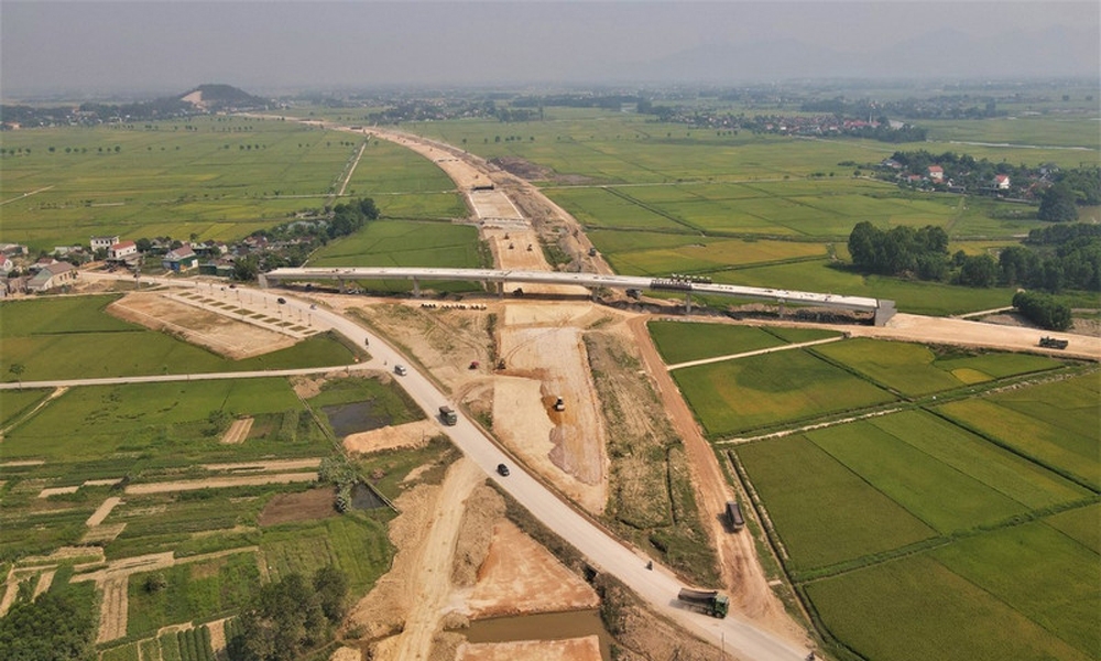 Hà Tĩnh: Sạt lở đất trên công trường thi công dự án cao tốc, một người tử vong